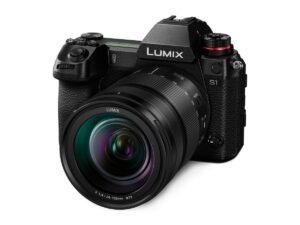 PANASONIC Lumix DC-S 1 Kit Systemkamera mit Objektiv 24-105 mm, 8 cm Display Touchscreen, WLAN