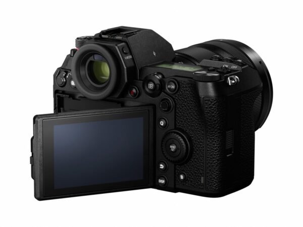 PANASONIC Lumix DC-S 1 Kit Systemkamera mit Objektiv 24-105 mm, 8 cm Display Touchscreen, WLAN