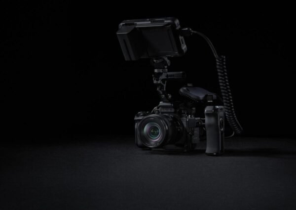 PANASONIC DC-S 5 II X KE KIT 20-60MM VOLLFORMAT Hybrid-Systemkamera mit Objektiv 20-60mm, 7,6 cm Display Touchscreen, WLAN